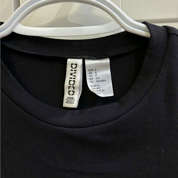 H&M Basic T-Shirt - Picture 3 of 3